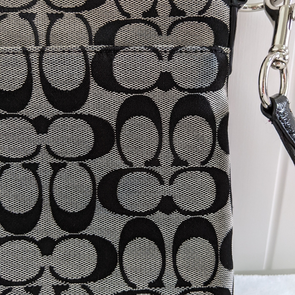 Coach Signature Canvas Swing Pack - image 7